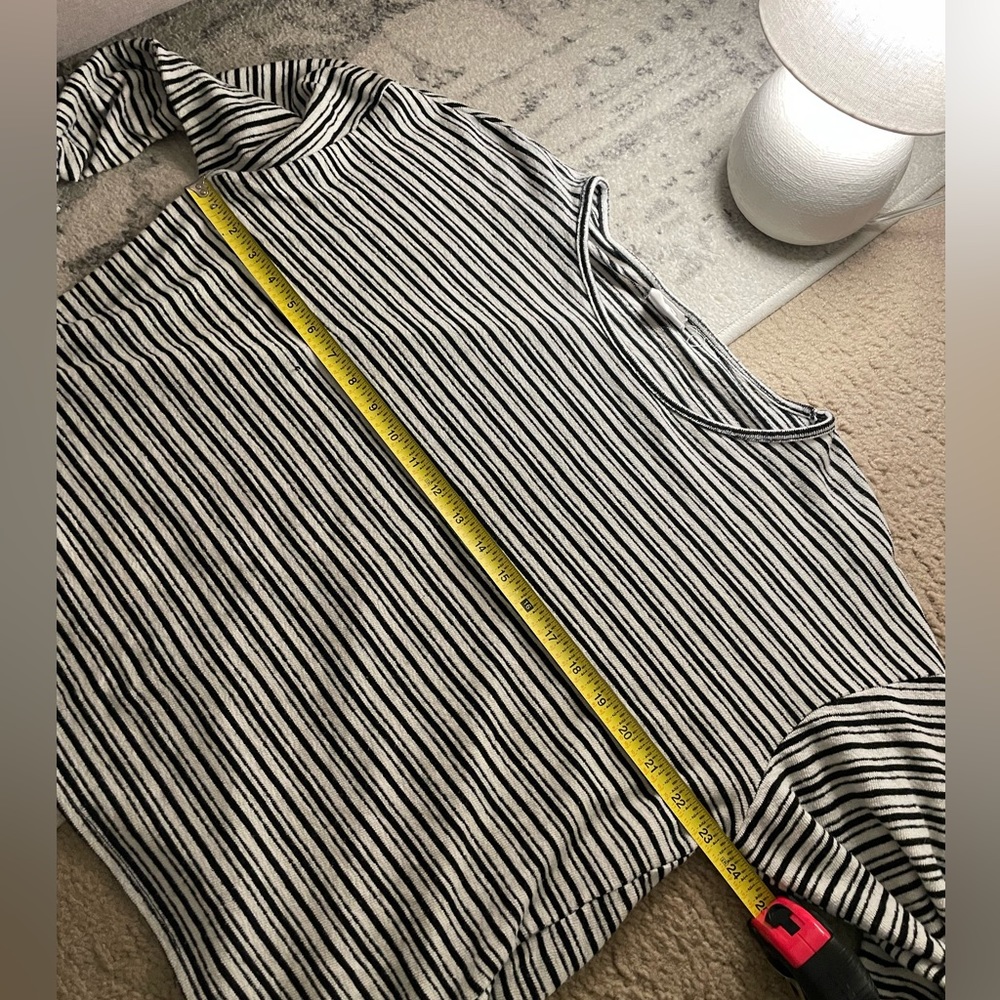 Black and white striped Sweaterlike top - Picture 9 of 11